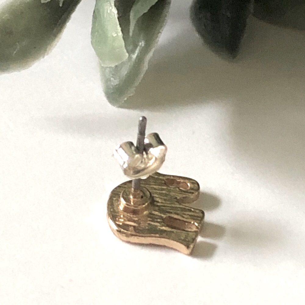 Single Gold Elephant earring - Picture 2 of 4